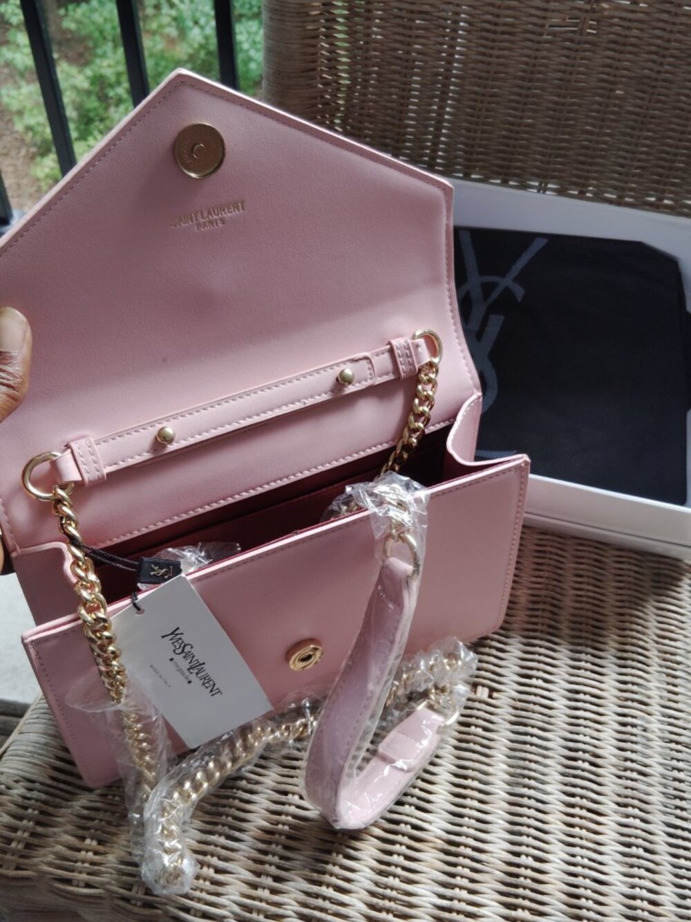 Ladies cute soft pink YSL shoulder bag with gold strap - Picture 4 of 5